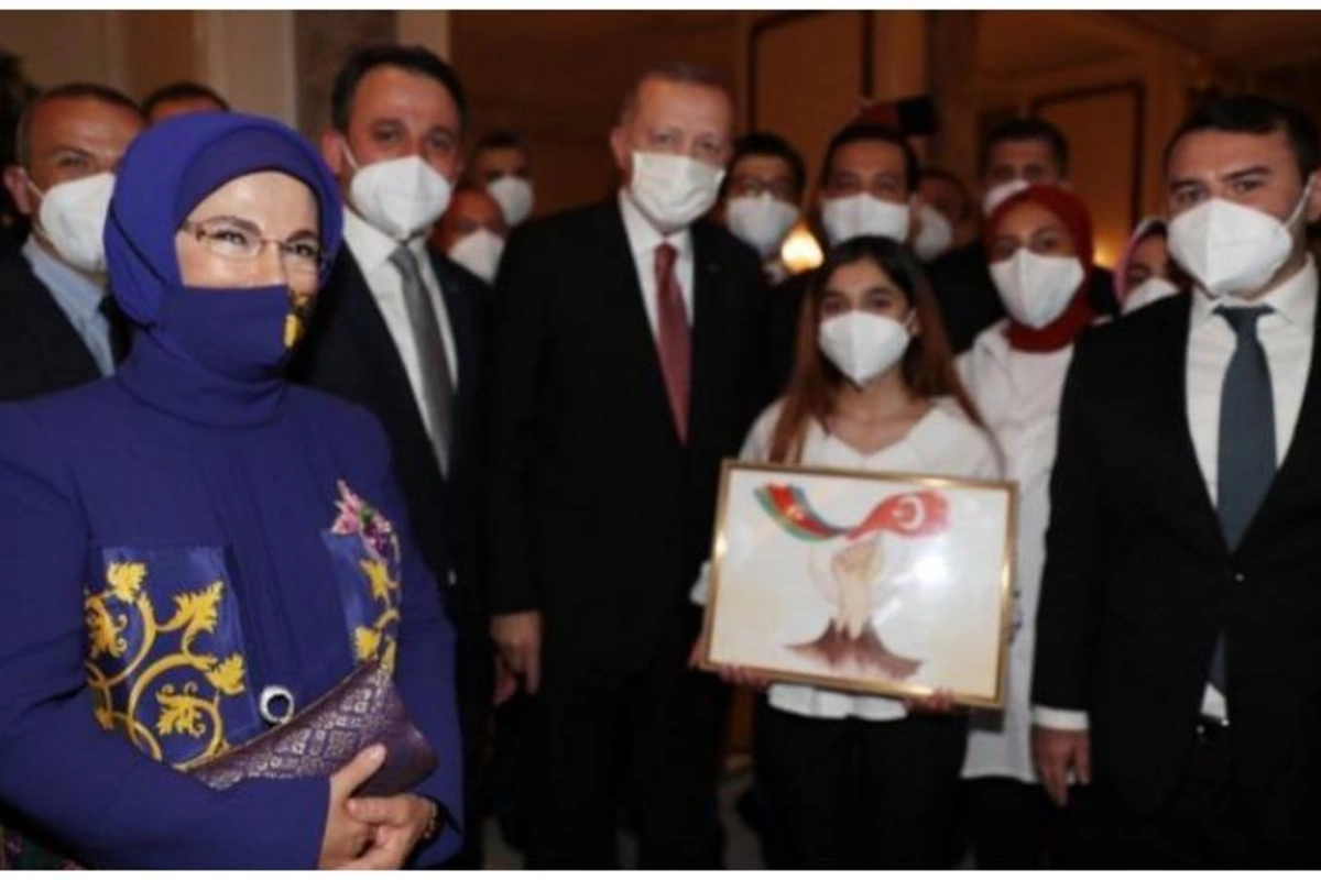 “Qarabağ Zəfəri” rəsm müsabiqəsinin qalibləri Ərdoğanla görüşdülər — FOTO