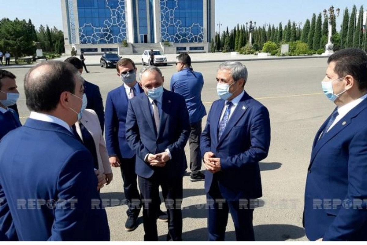 Azərbaycan və Türkiyənin Baş prokurorlarının Gəncəyə səfəri başladı — FOTOLAR