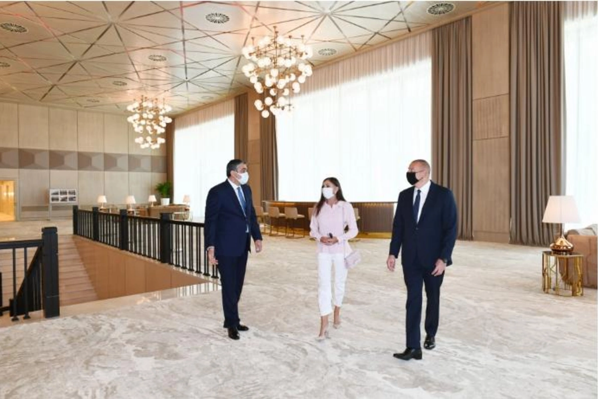 İlham Əliyev “Gülüstan” sarayında yenidənqurmadan sonra yaradılan şəraitlə tanış oldu — FOTOLAR