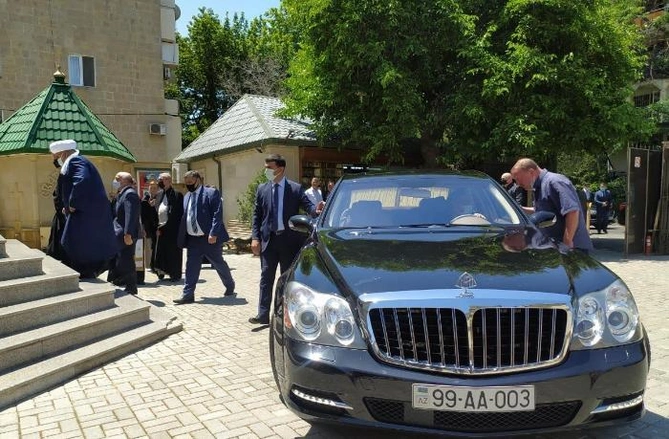 Allahşükür Paşazadənin şok qiymətinə yeni zirehli maşını — FOTO Allahşükür Paşazadənin şok qiymətinə yeni zirehli maşını — FOTO