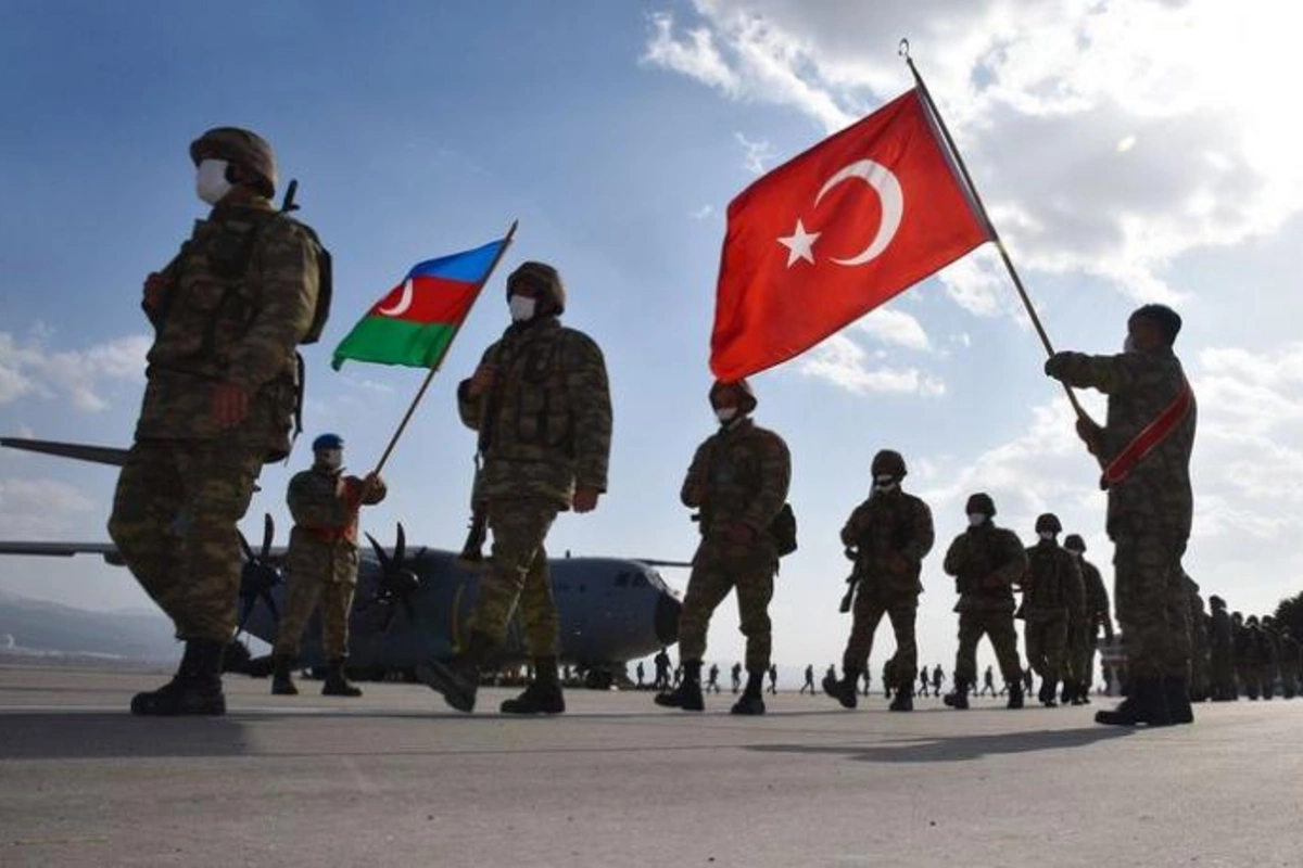 Türkiyədəki zabitlərimizə yeni rütbələri təqdim olundu