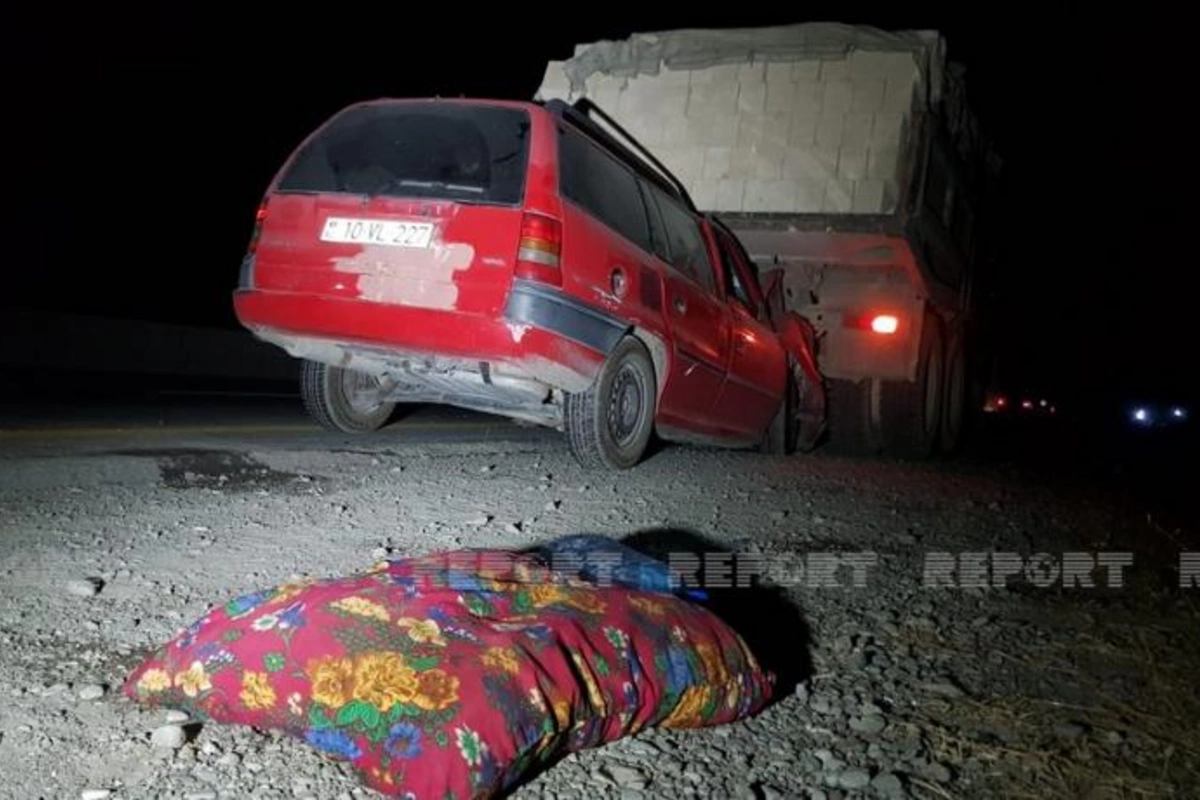 Ucarda yol qəzasında sürücü və azyaşlı oğlu öldü