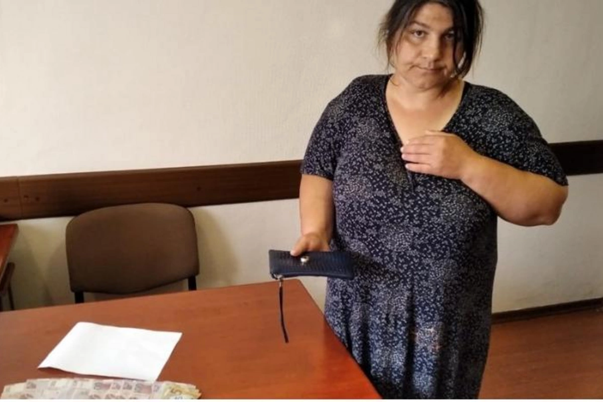Falçı qadın evdən oğurluq etdi — FOTOLAR