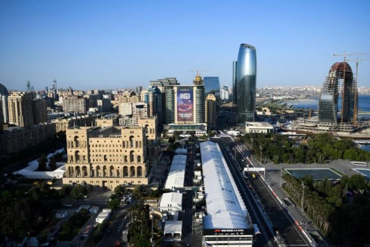 Formula 1: Bakıdakı ilk sərbəst yürüşü Ferstappen qazandı — YENİLƏNİB