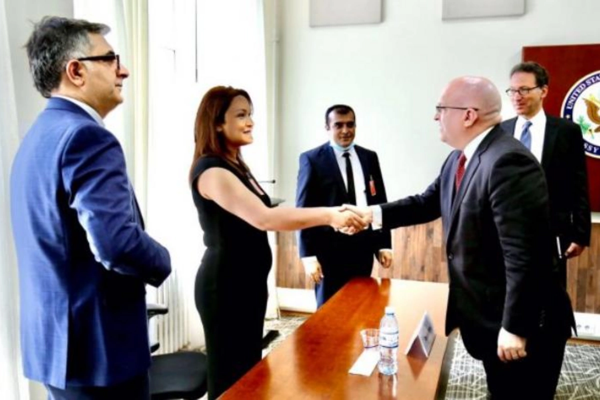 ABŞ Dövlət katibinin köməkçisi vətəndaş cəmiyyəti nümayəndələri ilə görüşdü