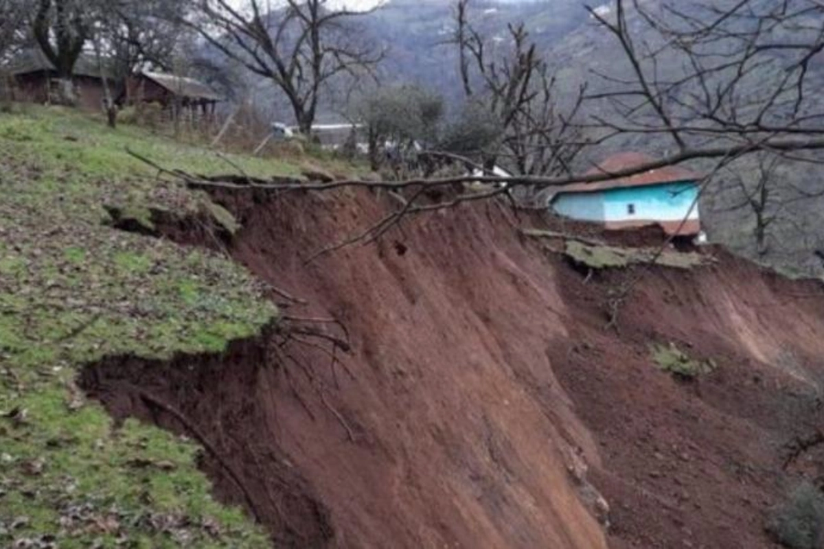 Çində torpaq sürüşməsi nəticəsində insanlar itkin düşüb
