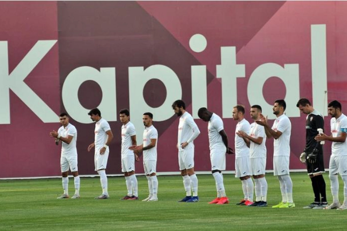 Keşlə 10 futbolçu ilə müqaviləni yenilədi