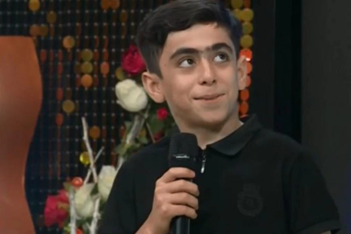 Azərbaycanlı məşhur limon satan uşağa 25 min manat verdi — FOTO