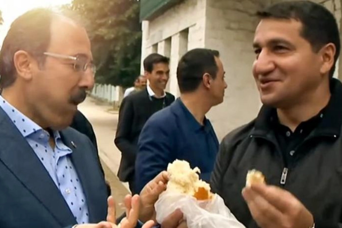 Hikmət Hacıyev Türkiyə səfiri ilə Şuşada çörək kəsdi — VİDEO