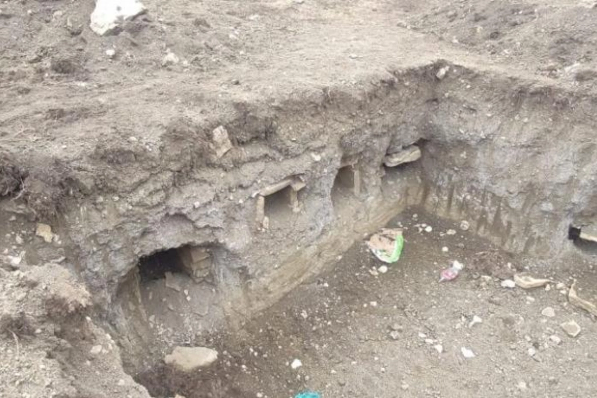 Qubada məktəb tikilən ərazinin altından qəbirlər çıxdı — FOTOLAR