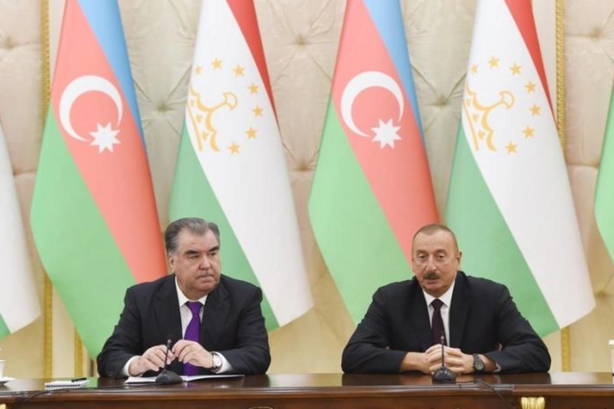 Emoməli Rəhmon İlham Əliyevə zəng etdi