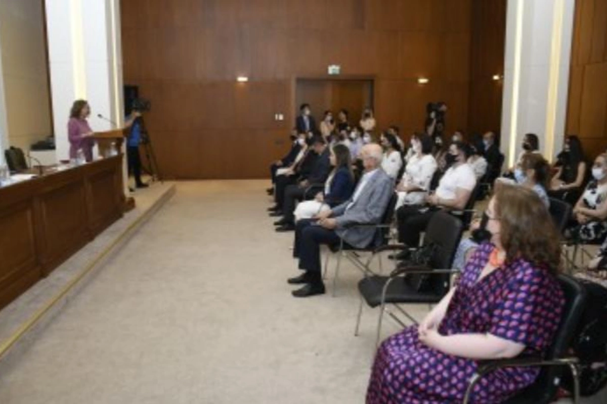“Xoşbəxt ailə” formuluna müasir baxış — FOTO