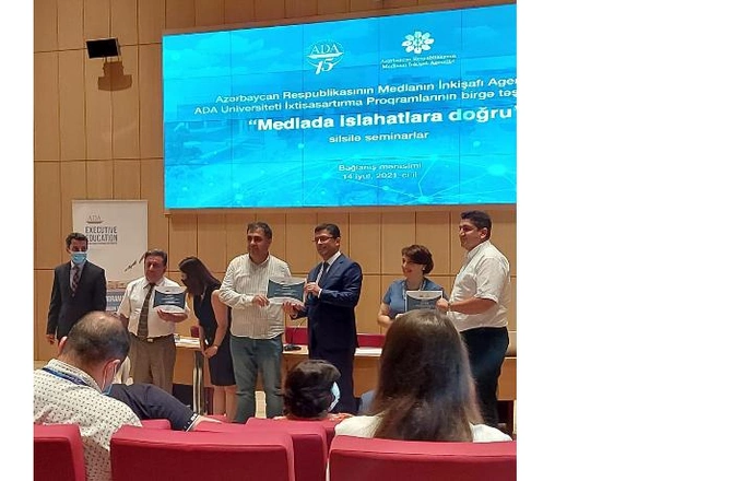MEDİA və ADA baş redaktorlara sertifikatlar verdi — FOTOLAR MEDİA və ADA baş redaktorlara sertifikatlar verdi — FOTOLAR