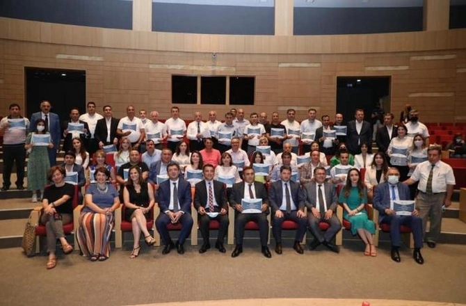 MEDİA və ADA baş redaktorlara sertifikatlar verdi — FOTOLAR MEDİA və ADA baş redaktorlara sertifikatlar verdi — FOTOLAR