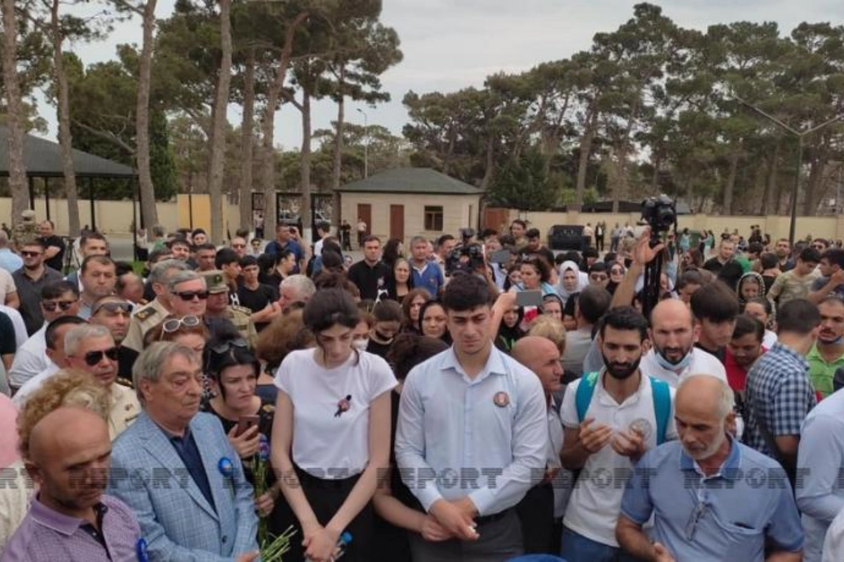 Polad Həşimov və İlqar Mirzəyevin məzarları ziyarət olundu — FOTOLAR