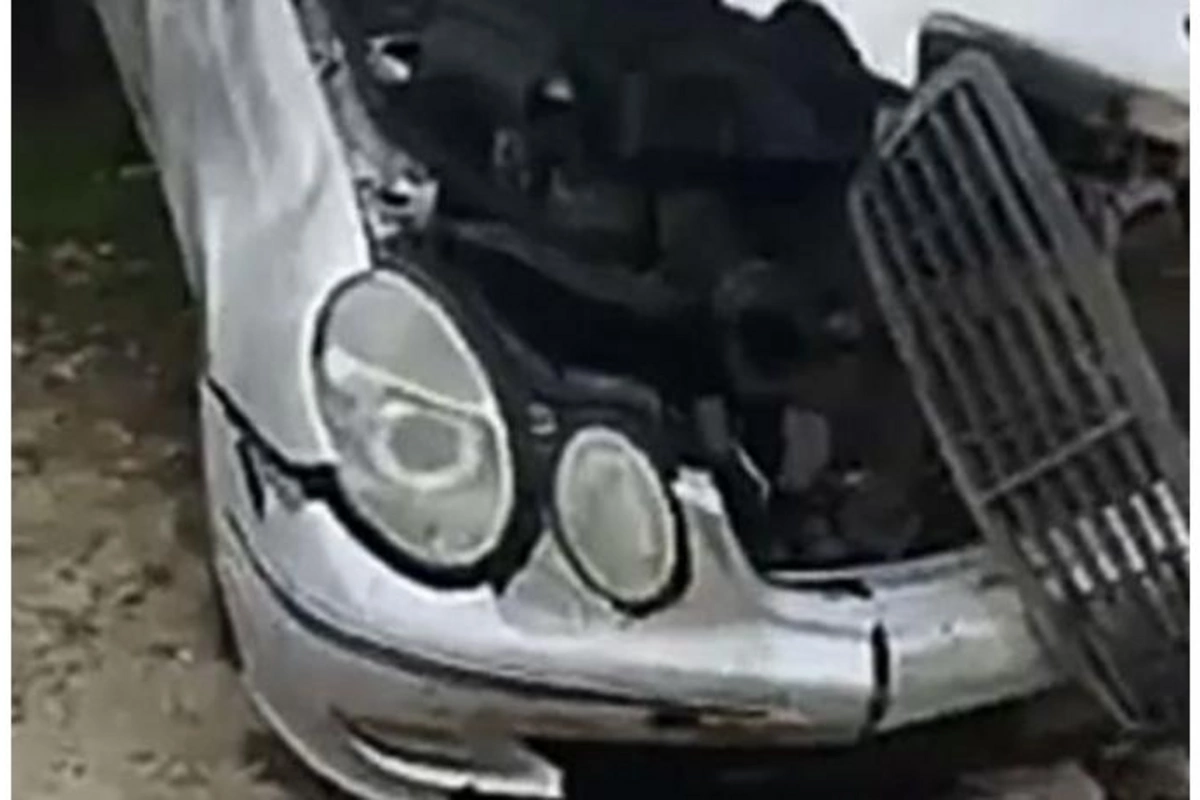 İsmayıllıda “Mercedes” elektrik dirəyinə çırpılaraq yandı