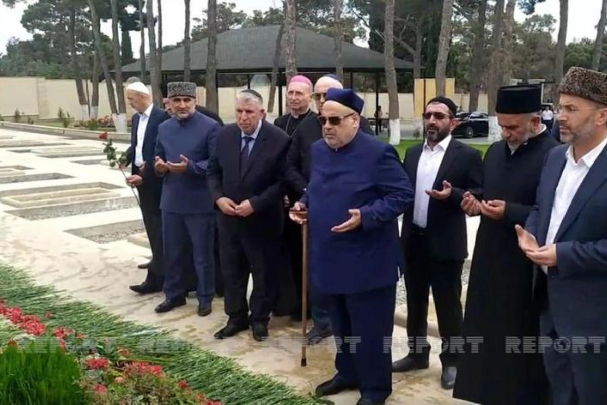 Dini konfessiyaların rəhbərləri Polad Həşimovun və İlqar Mirzəyevin məzarını ziyarət etdi — FOTOLAR