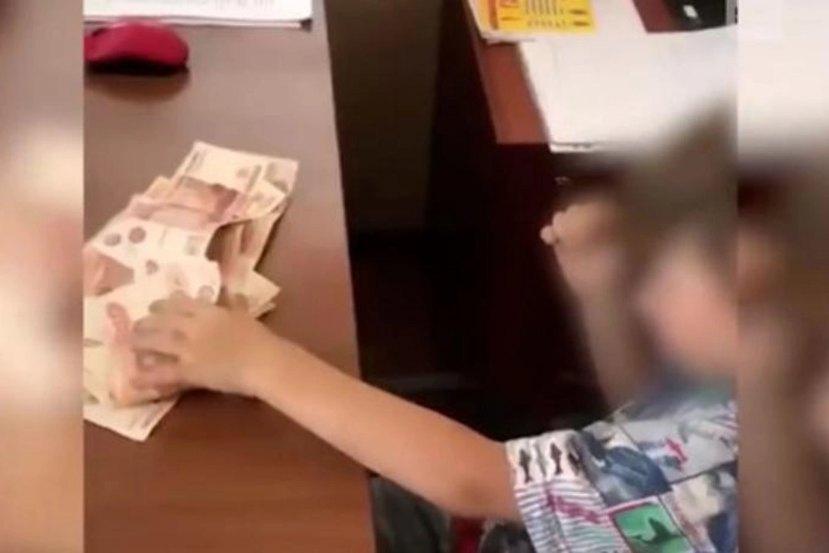 Altı yaşlı uşağın cibindən 6 min manat çıxdı, polis heyrətləndi — VİDEO