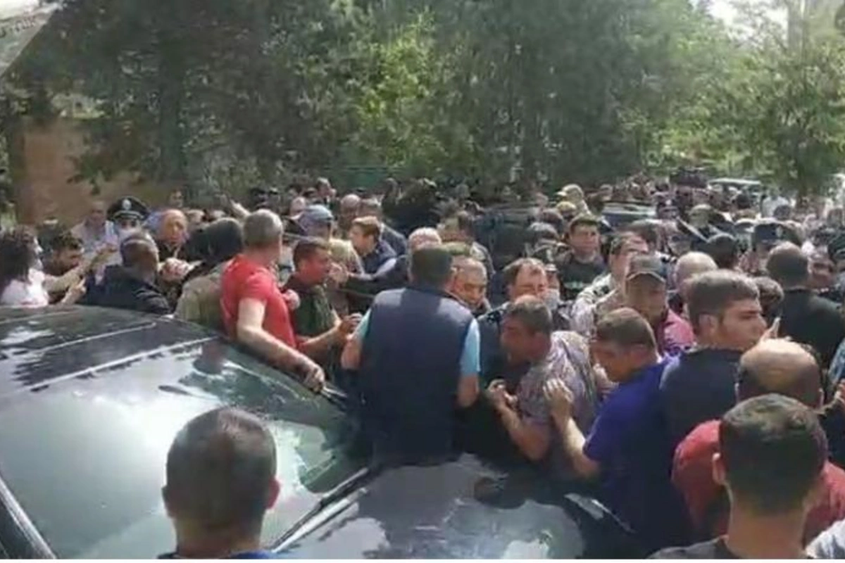 Zəngəzurda Paşinyanın yolunu bağlayanlar işdən çıxarıldı