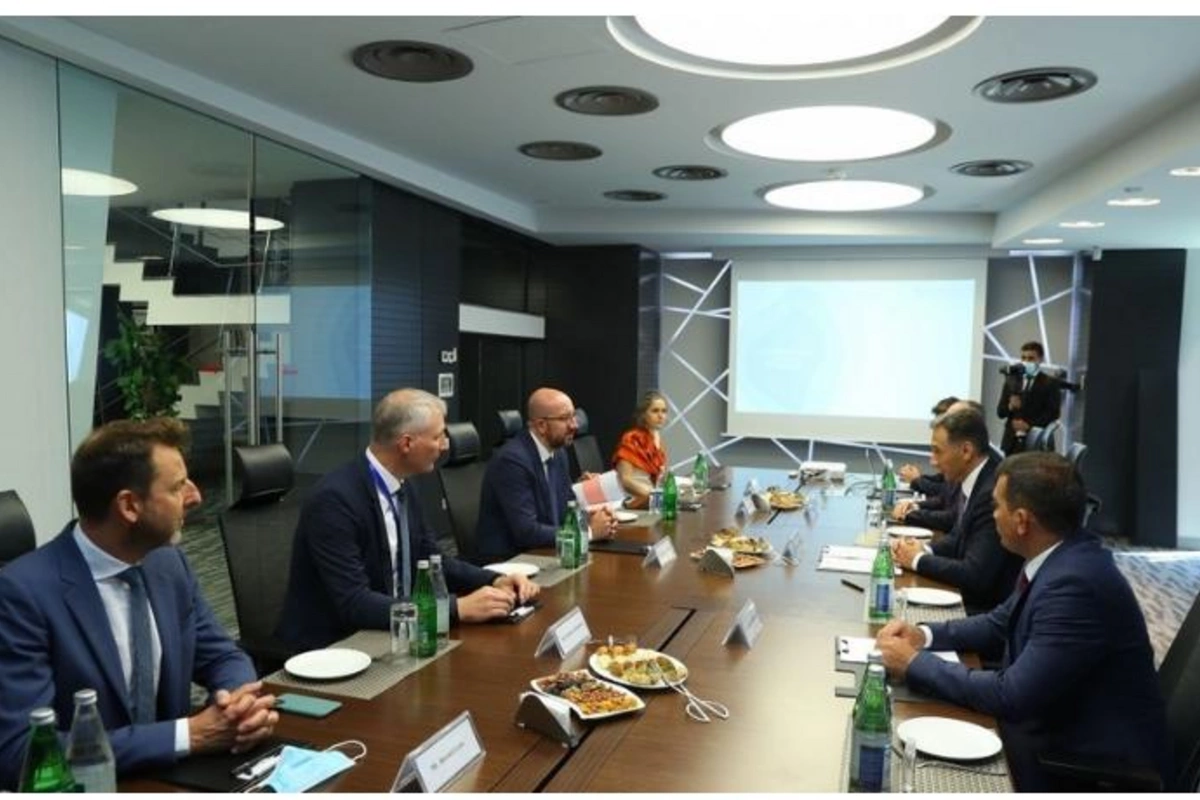 Şarl Mişel “Azərkosmos”un Əsas Yerüstü Peyk İdarəetmə Mərkəzində — FOTO
