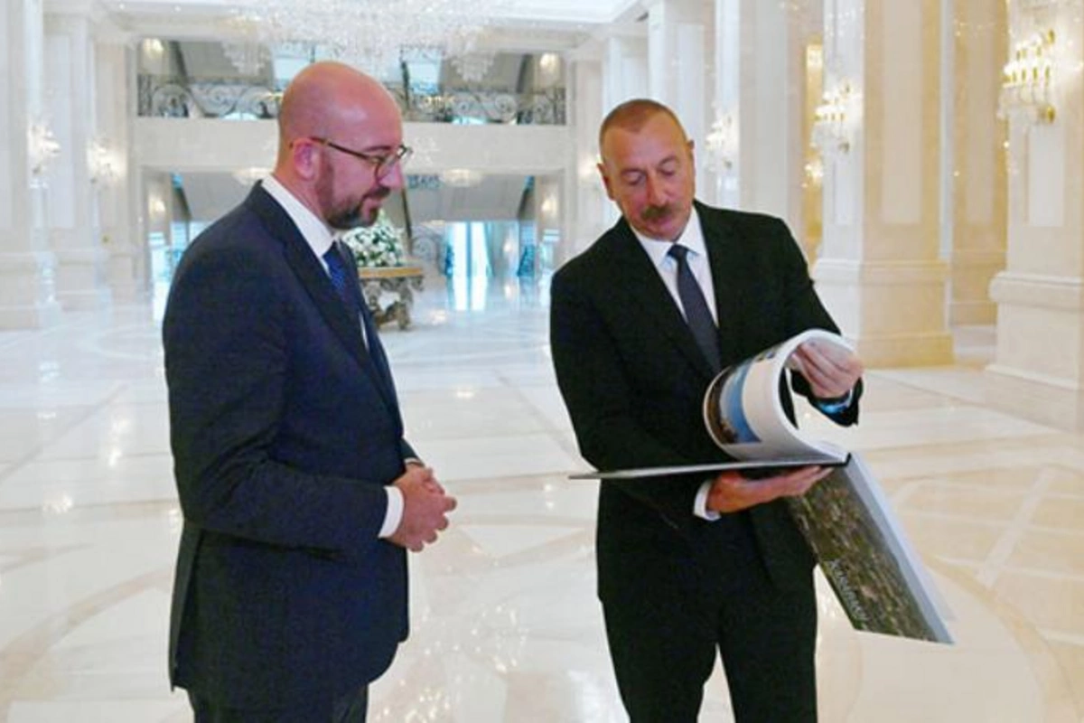 İlham Əliyev Şarl Mişelə bu kitabı təqdim etdi — FOTO