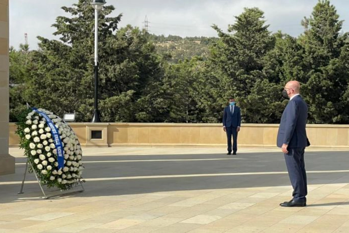 Şarl Mişel Şəhidlər Xiyabanını ziyarət etdi