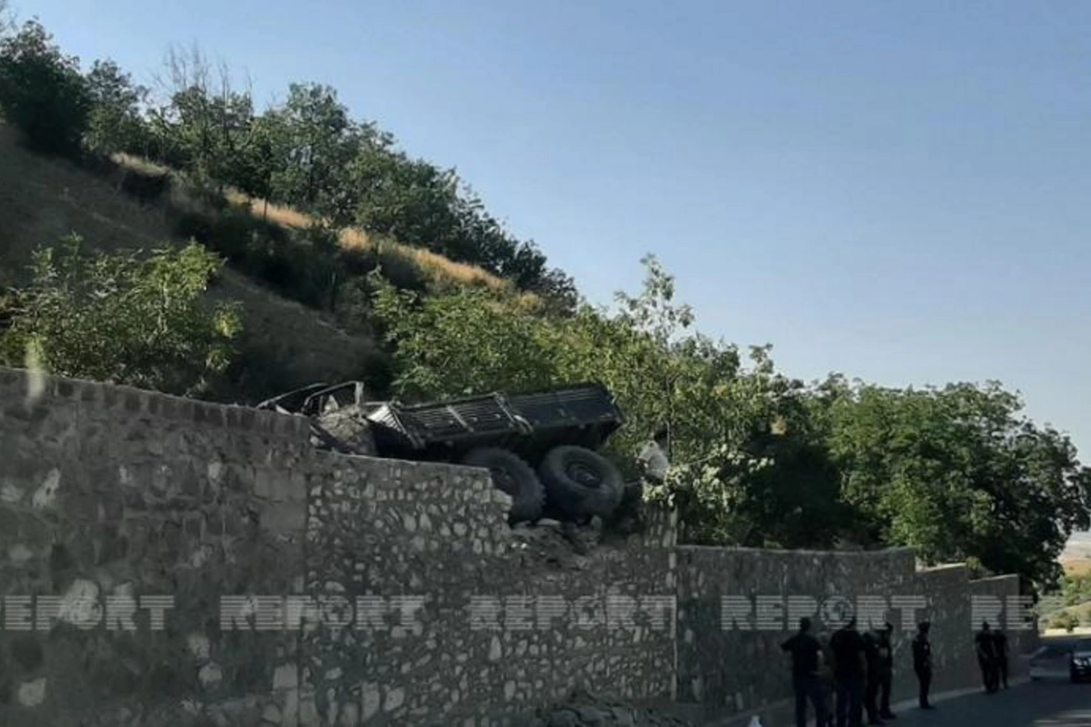 Göygöldə hərbçiləri daşıyan yük maşını aşdı, 10-dan çox yaralı var — VİDEO/YENİLƏNİB