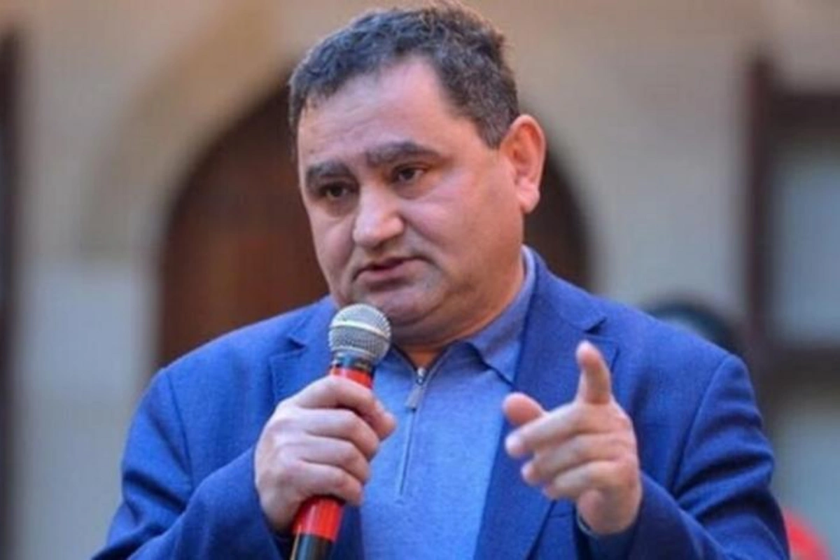 Deputat iclasa dərman gətirdi