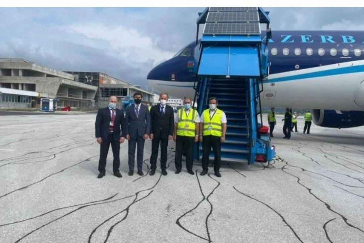 ​AZAL-ın təyyarəsi ilə Bosniya və Herseqovinaya koronavirusa qarşı peyvənd çatdırıldı