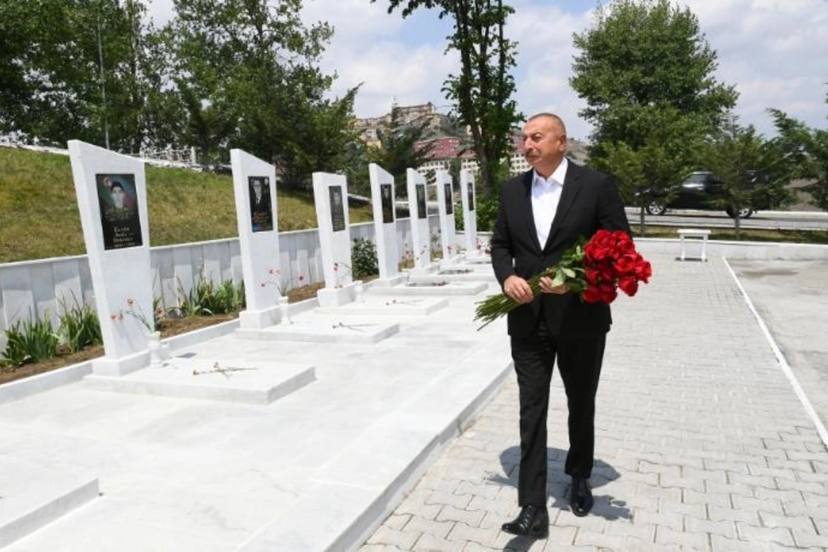 Prezident Daşkəsəndə Şəhidlər xiyabanını ziyarət etdi