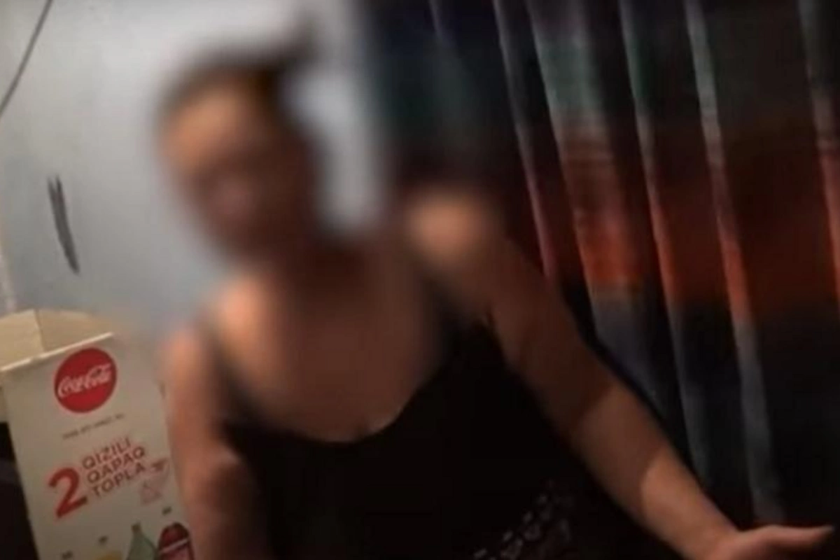 Qızını zəncirləyən ana danışdı: “Məni qınayanların başına gəlsin” — VİDEO