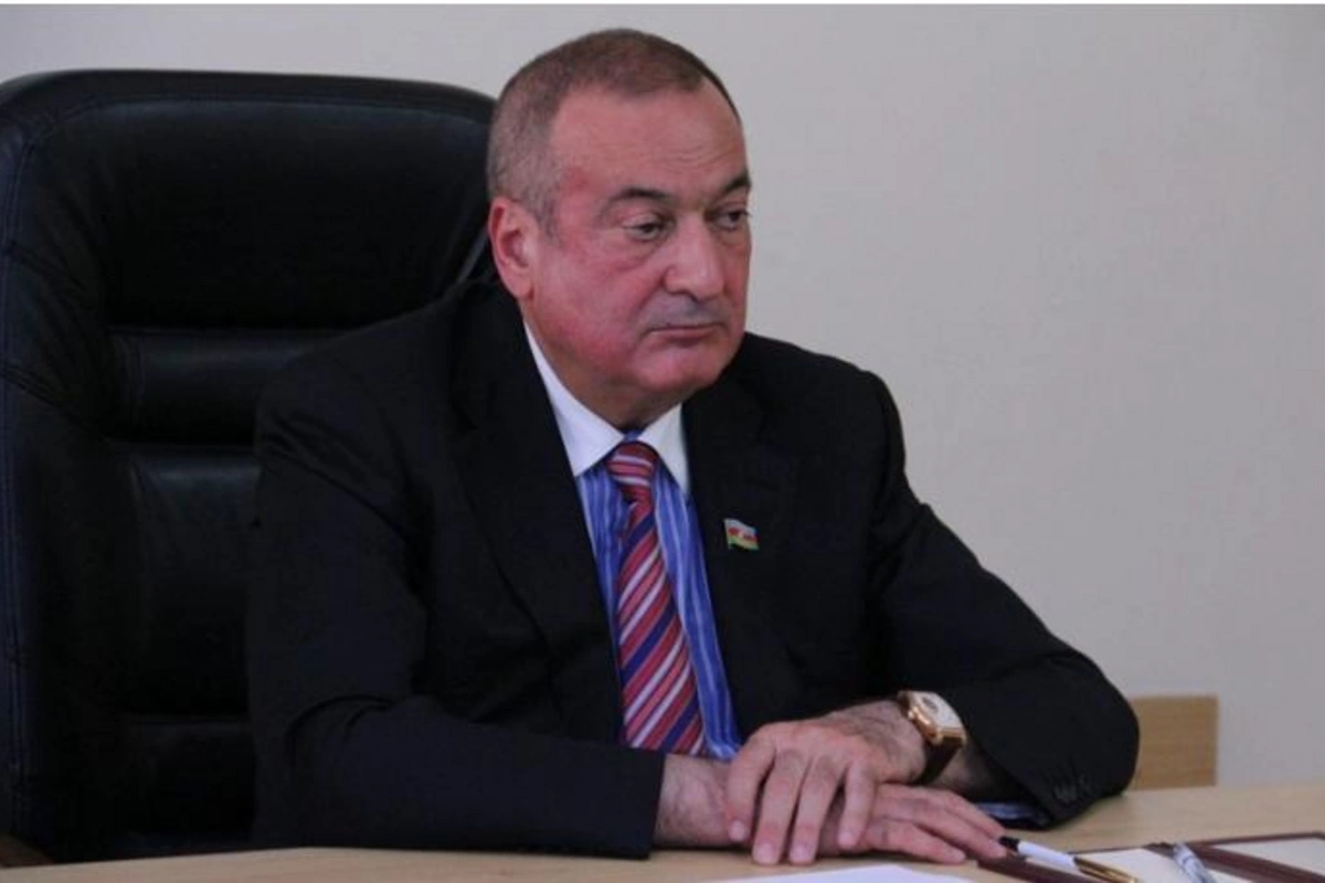 Prezident deputatı təltif etdi