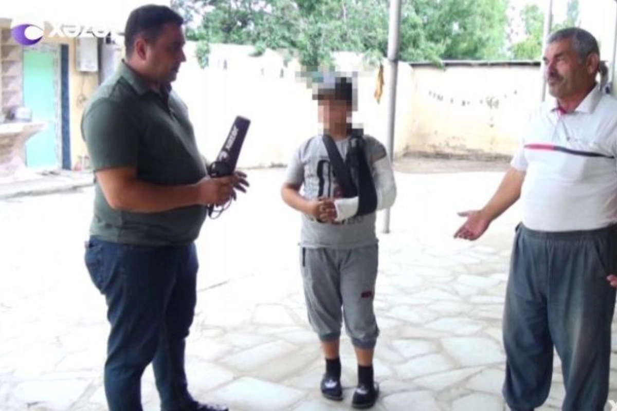 Azərbaycanda ata oğlunu zəncirlə ağaca bağlayaraq döydü? — VİDEO
