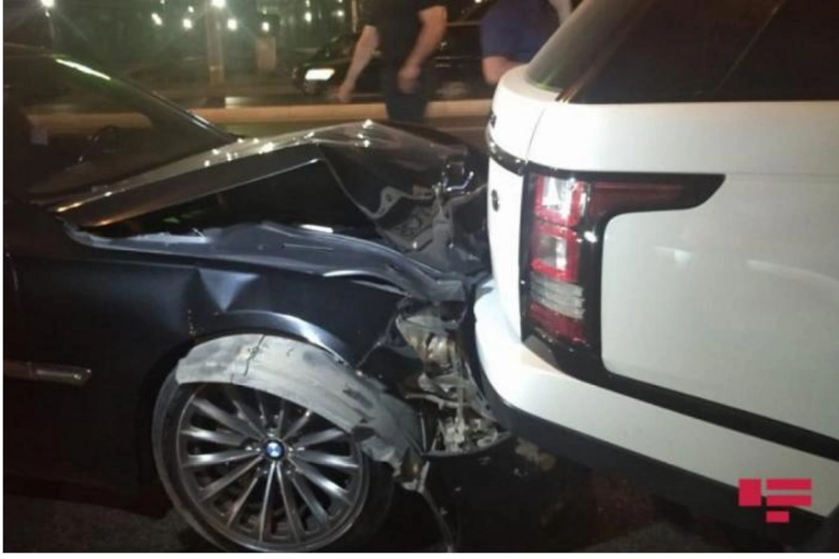 Bakıda BMW Range Roverə çırpıldı — FOTOLAR