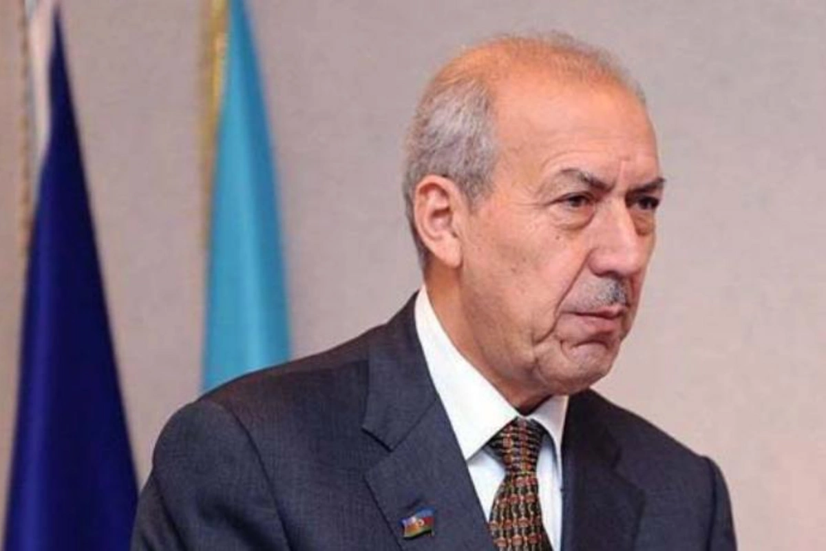 Sürücüsü Xanhüseyn Kazımlının maşınına yaxınlaşan azyaşlı qızı döydü