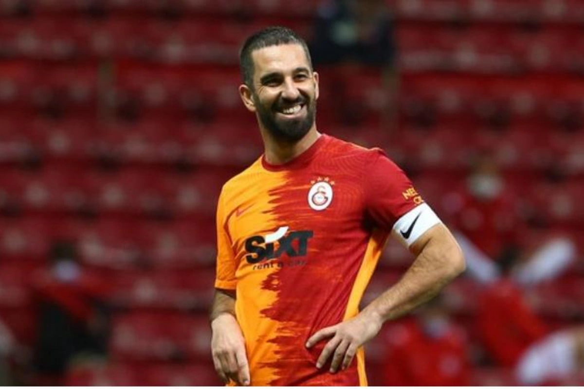 Arda Turan “Qalatasaray”la müqaviləsini uzatdı