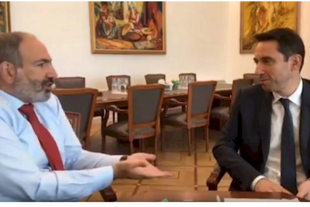 Ermənistanda küçə qanunları hökm sürür: Paşinyan İrəvan merini şapalaqlayıb