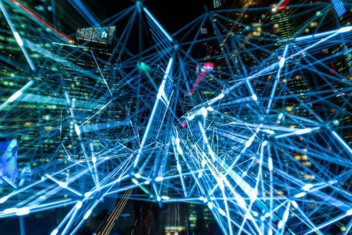 Azərbaycanda və dünyada informasiya texnologiyalarının inkişaf tendensiyaları
