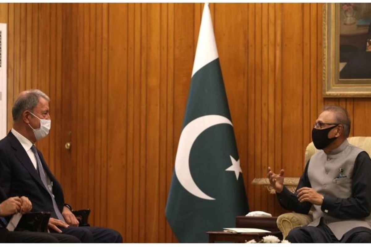 Hulusi Akar Pakistan prezidenti ilə görüşdü