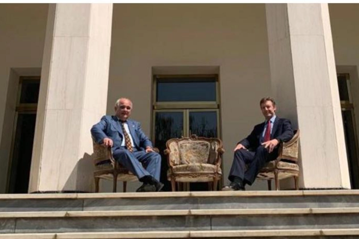 Rusiya və Britaniya səfirləri özlərini Stalin və Çörçillə oxşatdılar — FOTO
