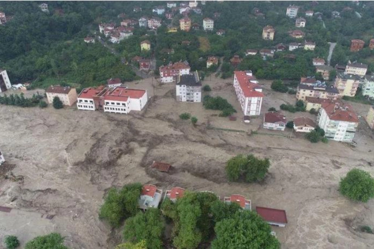Türkiyədə sel nəticəsində 47 nəfərin itkin düşdüyü açıqlandı
