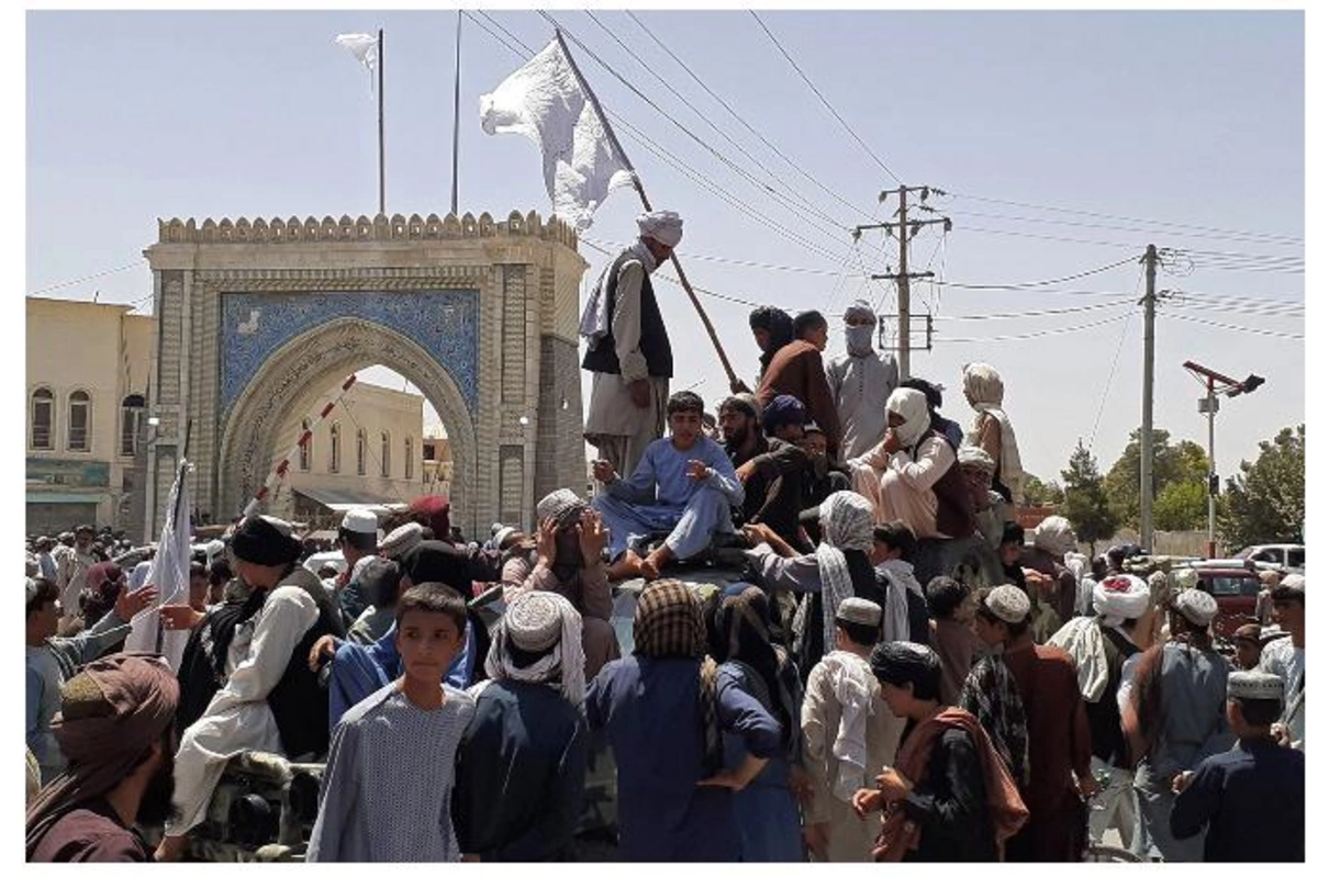 Dünya ŞOKDA: Taliban hakimiyyəti ələ keçirir — ABŞ səfirliyi sənədləri yandırır, Rusiya isə...