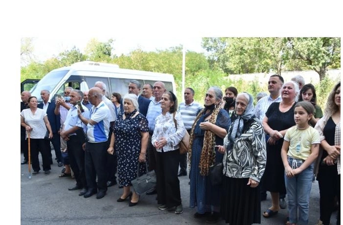 28 il sonra Şuşada evinə ağlayaraq girdi - FOTOLAR