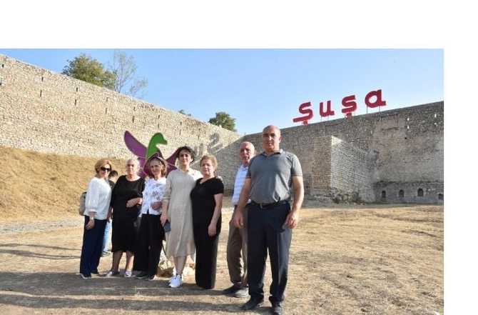 28 il sonra Şuşada evinə ağlayaraq girdi - FOTOLAR