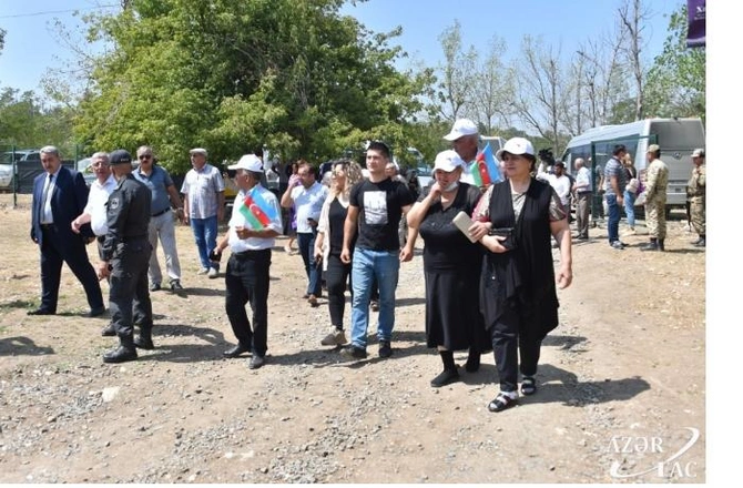 28 il sonra Şuşada evinə ağlayaraq girdi - FOTOLAR