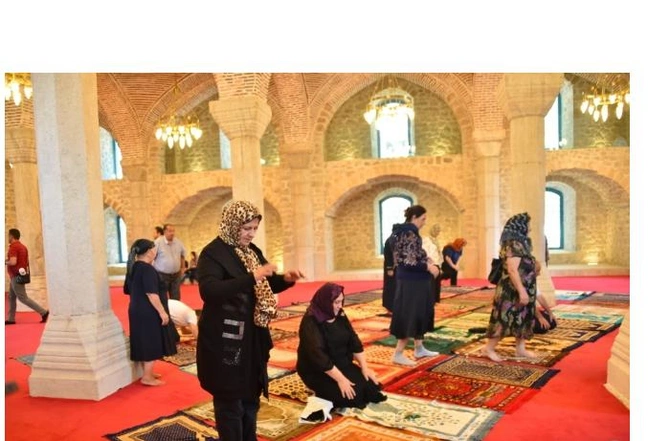 28 il sonra Şuşada evinə ağlayaraq girdi - FOTOLAR