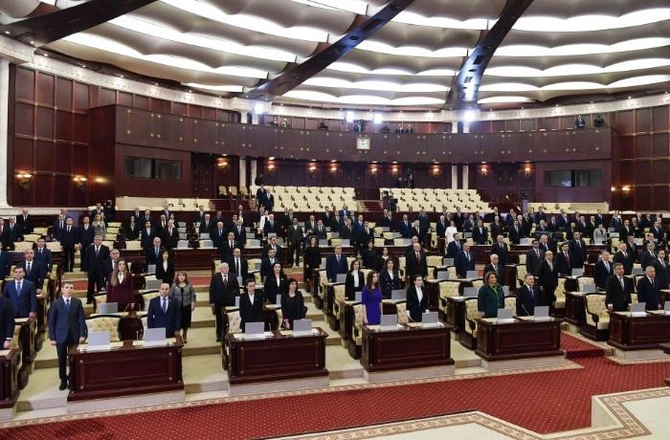 Milli, yoxsa dilli Məclisimiz: Çarə parlamenti buraxmaqdadır... Milli, yoxsa dilli Məclisimiz: Çarə parlamenti buraxmaqdadır...