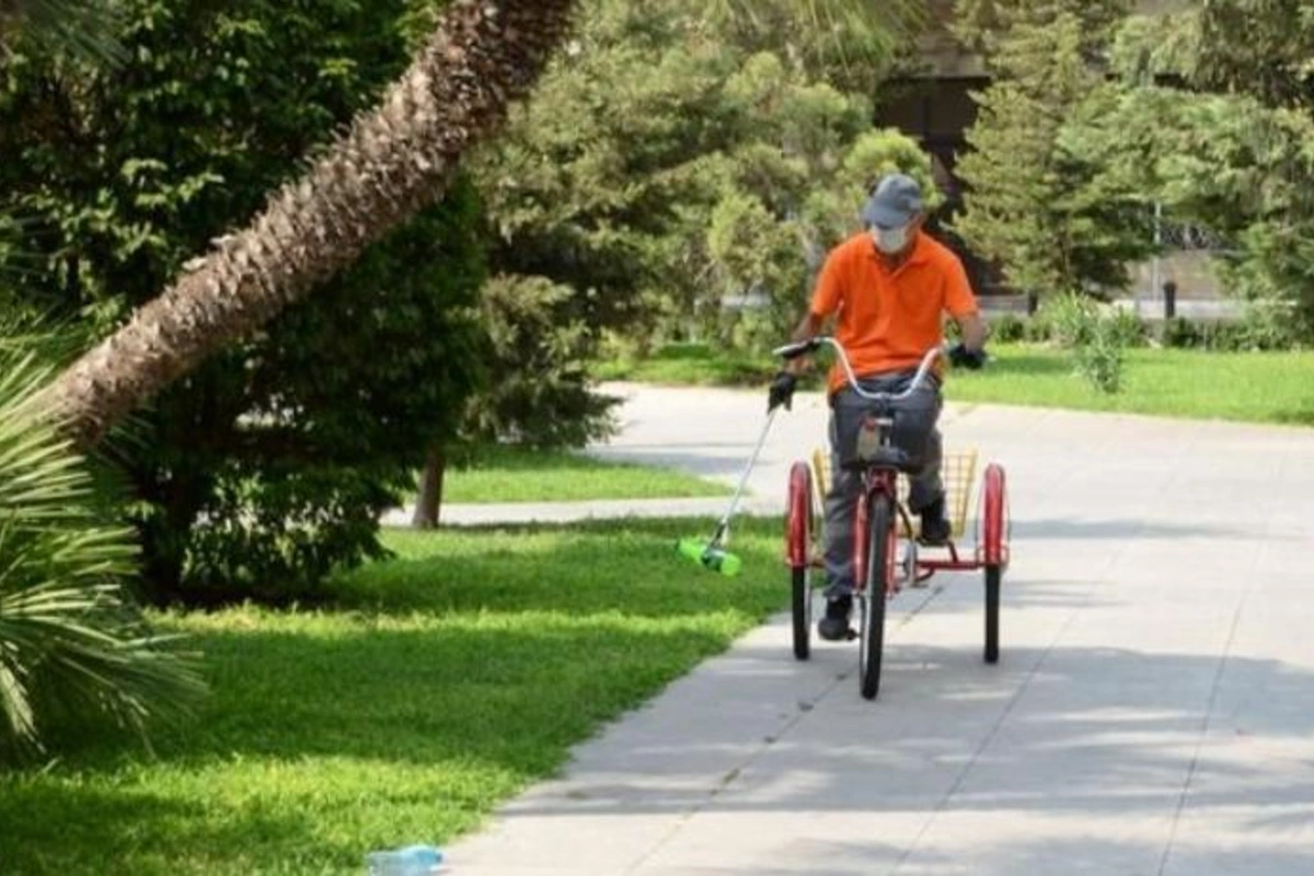 Bakının kommunal xidmətləri yeni velosipedlərlə təmin edildi — FOTOLAR