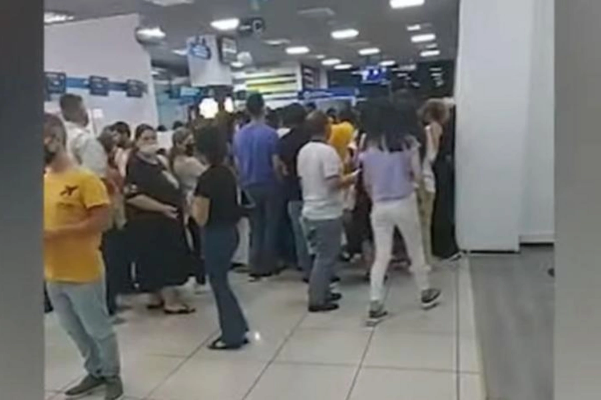 “ASAN Xidmət”də karantin qaydaları pozuldu — VİDEO