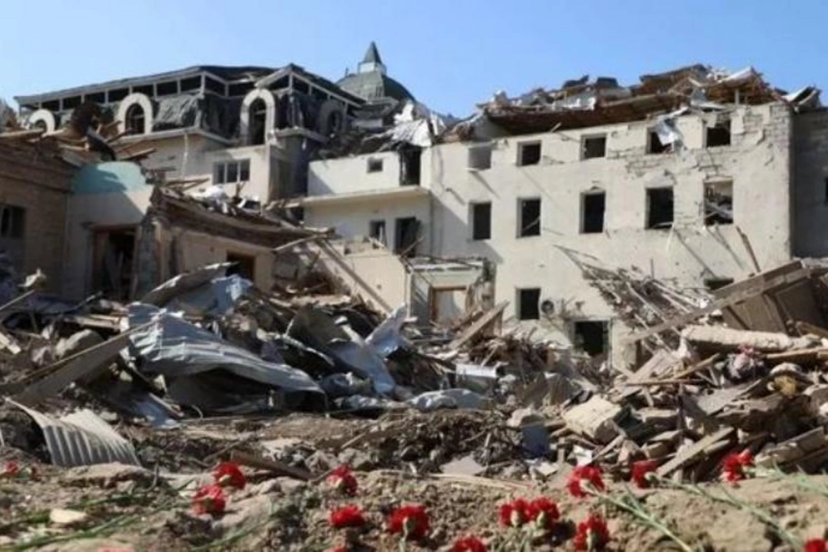 İtaliyalı jurnalist Gəncədə şahidi olduğu erməni vəhşiliklərindən yazdı — FOTO